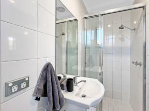 Funky Fitzroy apartment so close to the action