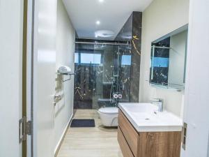 2BR Riverside luxury apartment with balcony & pool views