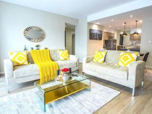 2BR Riverside luxury apartment with balcony & pool views