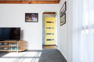 Thrower Cottage: Gateway to the Cataract Gorge