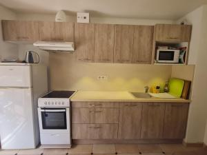 Studio coin-nuit avec balcon et parking à Sainte-Maxime - FR-1-780-41