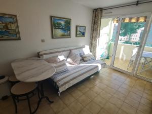 Appartement 2 pièces avec balcon, piscine et parking privatif à Sainte-Maxime - FR-1-780-40