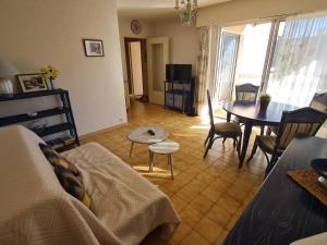 Appartement 2 pièces, balcon, parking, animaux acceptés, Sainte-Maxime - FR-1-780-46