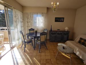 Appartement 2 pièces, balcon, parking, animaux acceptés, Sainte-Maxime - FR-1-780-46