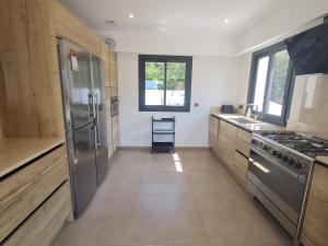 Villa neuve 6 pièces climatisée avec piscine privée et jardin à Sainte-Maxime - FR-1-780-67