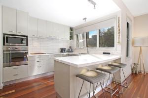 Couples on the Park - Great location!