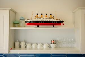 Shadyside 5: Navy house