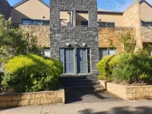 24 Gillies St Apartment - Koroit