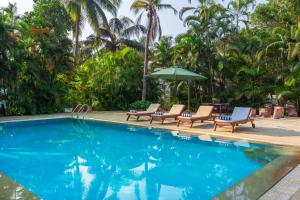 The Beach House by StayVista with Modern interiors, nearby beach, pool, lawn