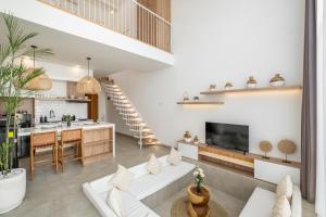 6 min to beach - NEW Luxe Pool Loft w120 Cinema