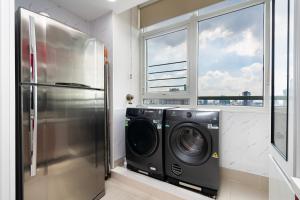 Tracy Ben Thanh Tower