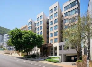 Eaton Residences, Blue Pool Road - 黄竹坑新围