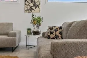 Storey Time I 2BR Townhouse for Melbourne Travel - Thomastown