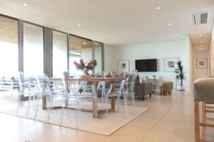 Luxury seafront penthouse near Umhlangasleeps 8