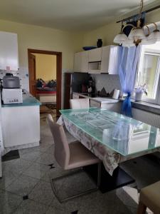 Apartment with Terrace - R1 room in Ferienhaus Burgblick