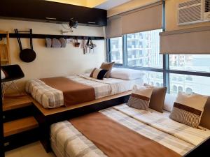 Max Dwell Bgc Creative Space with 84 " Cinema