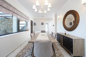 Olive Green Haven-3BR-Private Parking-Balcony