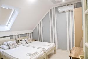 Standard Twin Room room in Kemence Csárda és Szálloda