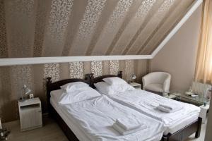 Comfort Triple Room with Shower room in Kemence Csárda és Szálloda