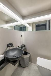 The HostMaster Le Privilège Élégance Flat