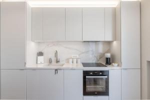 The HostMaster Le Privilège Élégance Flat