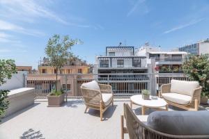 The HostMaster Le Privilège Élégance Flat