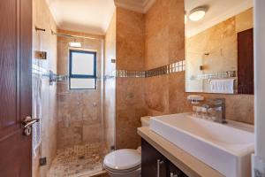 Luxury 3 bedroom Duplex Penthouse with communal swimming pool