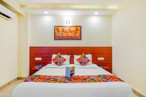 FabHotel VR Stay Near Millennium City Centre Gurugram