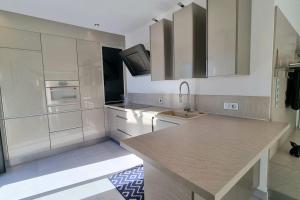 Chez K&D Appartement, piscine, mer 150m