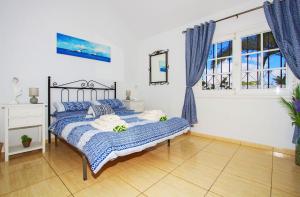 Exceptional 3 bedroom Villa Adsey -short walk to town - by Lanzarote Leisure Villas