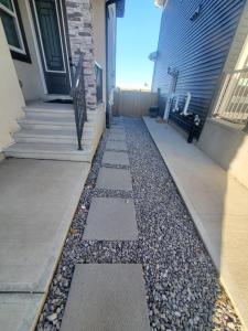 Family-Friendly, NETFLIX, Cozy Comfy 2 bed room basement suite,sleeps 5