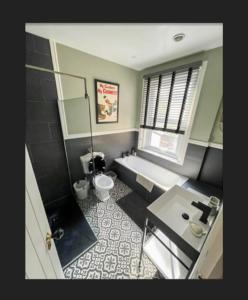 3 Bed Home - Sleeps 6 Garden Pets and very central