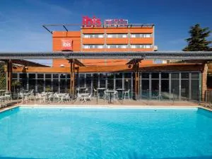 宜必思瓦朗斯南部酒店 - 瓦朗斯门