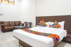 FabHotel Om Sai I