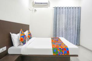 FabHotel Om Sai I