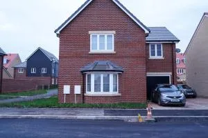 A1M Hampton Lakes Brand New Entire House - Orton Waterville