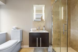 Westcliff Penthouse with Sea Views and Balcony