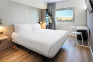 B&B HOTEL Valencia Aeropuerto - 马尼塞斯