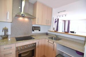 RNET - PORTOMAR 126 - Apartamento en Santa Margarita, Roses: Gran Terraza, Aire Acondicionado, Parking.