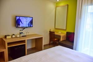 Ocean and Ole Patong