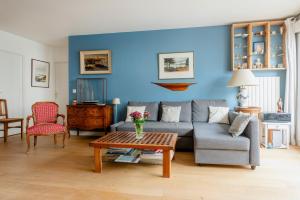 Eiffel Tower Elegant Residence