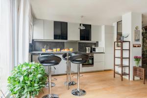 Eiffel Tower Elegant Residence