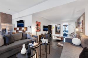 Plato Luxurious & Spacious Rooftop Penthouse Near Downtown