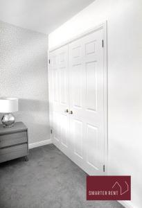 Farnborough - Pets Welcome Parking