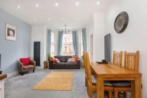 APARTMENT 5 THE KEYES with FREE PARKING - Gate Fulford