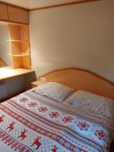 Campings Camping L-Enclave mobil-home : photos des chambres