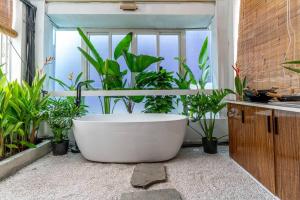 Wabi Sabi + Secret Garden +Netflix @100m@Ben Thanh