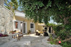 Nikatsas Apartment No 4
