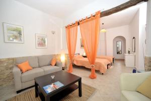 Nikatsas Apartment No 4