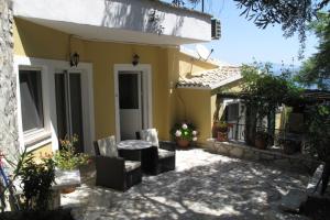 Nikatsas Apartment No 4